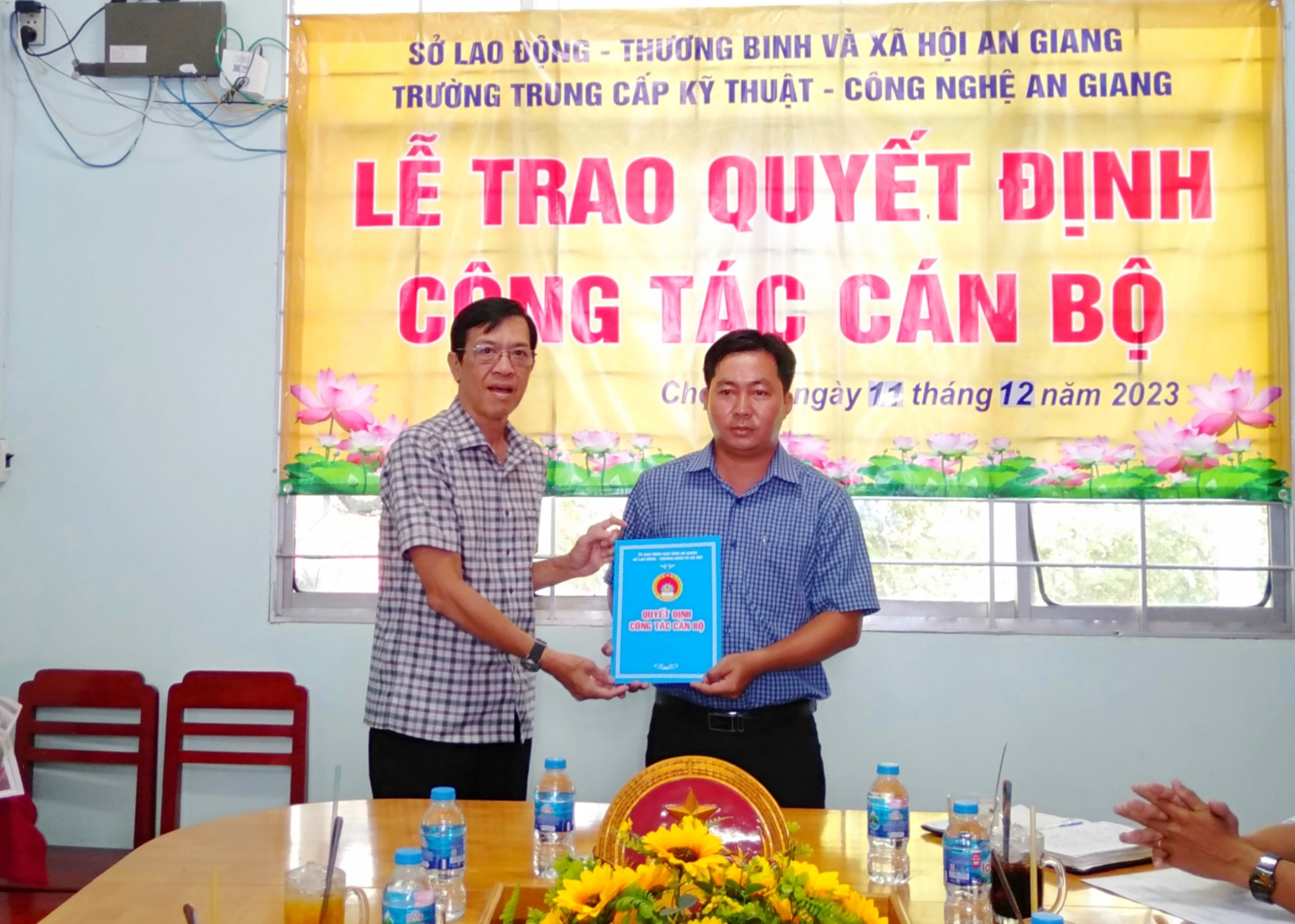 lễ trao quyết định 