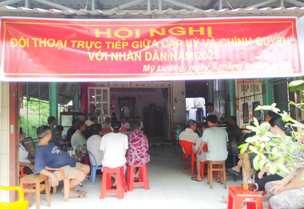 Lãnh đạo địa phương đối thoại trực tiếp với người dân