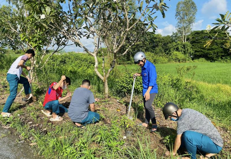 Đoàn thanh niên tham gia xây dựng độ thị văn minh